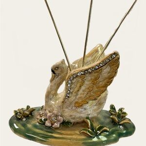 Vintage Enamel Swan.  Holds pictures, cards, or notes. Beautiful Sculptured.
